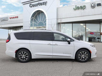 This 2023 Chrysler Pacifica Hybrid Pinnacle boasts a luxurious Black w/Black & Caramel leather inter... (image 5)