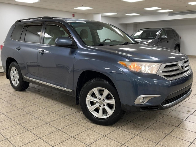 2011 Toyota Highlander V6 in Cars & Trucks in Calgary