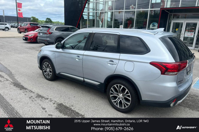 2017 Mitsubishi Outlander SE Touring - Bluetooth in Cars & Trucks in Hamilton - Image 3