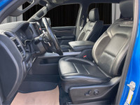 TRAILER SWAY CONTROL, 4 WHEEL DISC BRAKES, TRACTION CONTROL, POWER DRIVER SEAT, AUTO-DIMMING REARVIE... (image 8)