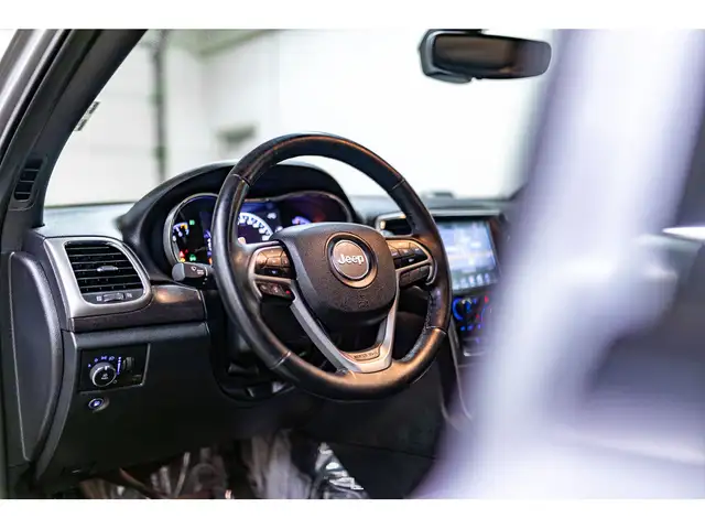 2017 Jeep Grand Cherokee 4x4 Altitude Leather Roof Nav BCam in Cars & Trucks in Grande Prairie - Image 12