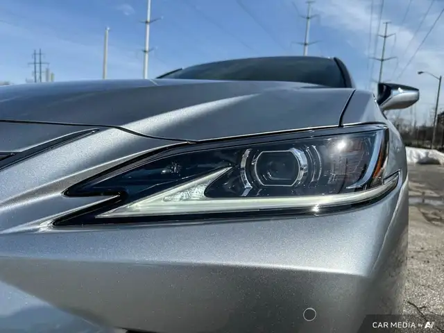 2025 Lexus ES 300h | F SPORT DESIGN| COMPANY CAR|ACCESORIES INCL in Cars & Trucks in City of Toronto - Image 9