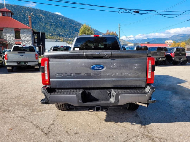  2023 Ford Super Duty F-350 SRW XLT 3.99% Available, 4WD Crew Ca in Cars & Trucks in Nelson - Image 4