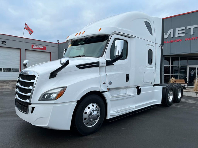  2020 Freightliner Cascadia 400 HP | Parksmart | 1750 Torque | N in Heavy Trucks in Hamilton - Image 2