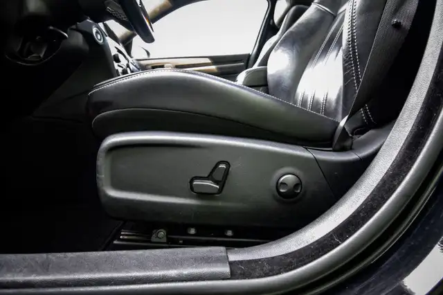 2022 Chrysler 300 S • SUNROOF • NAV • HEATED LEATHER • PREM. AUD in Cars & Trucks in Kingston - Image 31