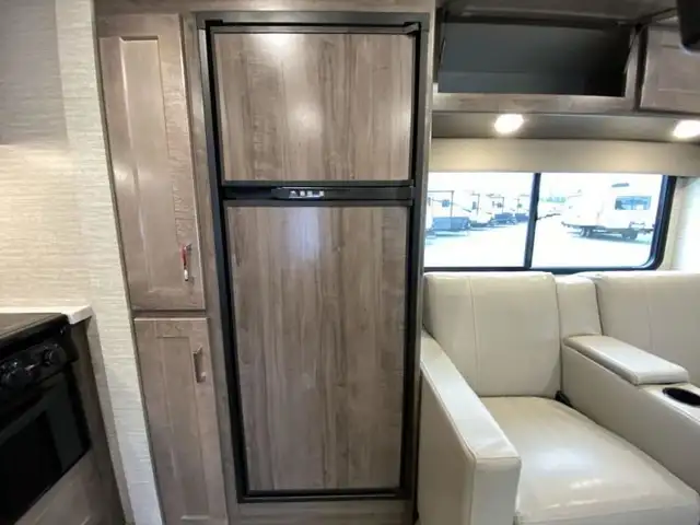 2025 Winnebago Minnie Winnie 26T in RVs & Motorhomes in Abbotsford - Image 14