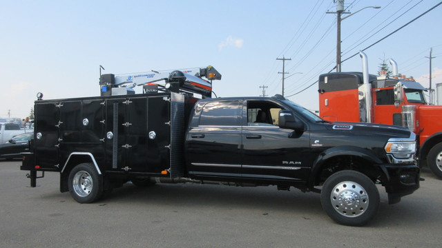 2023 DODGE RAM 5500 LARAMIE CREW CAB SERVICE BODY NEW!! in Heavy Equipment in Vancouver - Image 4