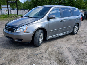 2011 Kia Sedona LX LWB