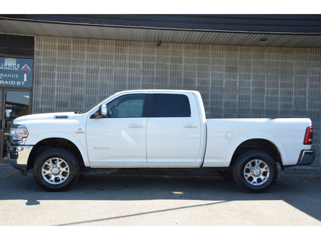 2020 Ram 3500 Laramie 4x4 DIESEL Crew Cab 6’4 Box in Cars & Trucks in Burnaby/New Westminster - Image 3
