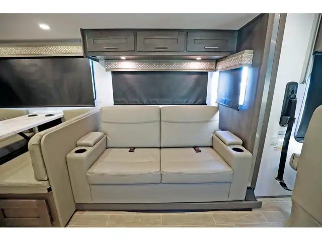2024 Forest River Georgetown 3 Series 33B3 bunk bed 2024 Classe  in RVs & Motorhomes in Laval / North Shore - Image 7