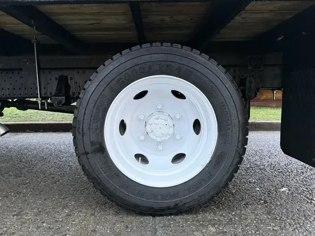 2018 isuzu NPR 16 Foot Flat Deck in Heavy Trucks in Richmond - Image 32