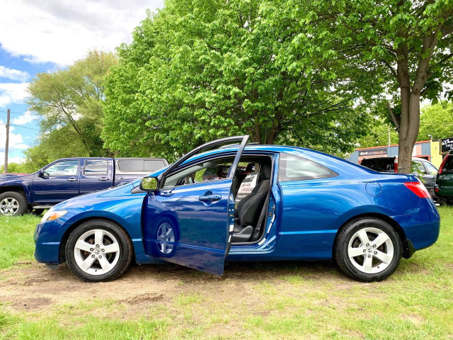 2010 HONDA CIVIC COUPE 5 SPEED LOW KMS in Cars & Trucks in Guelph - Image 3
