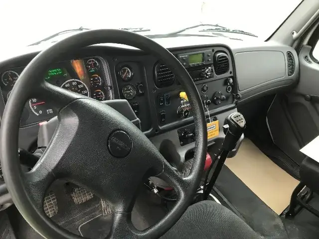 2018 Freightliner M2 FROZEN in Heavy Trucks in Edmonton - Image 18