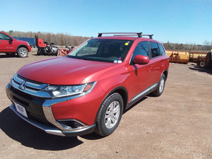 2017 Mitsubishi Outlander ES! HEATEDSEATS! 4WD! CARPLAY! ALLOYS! CARPLAY!