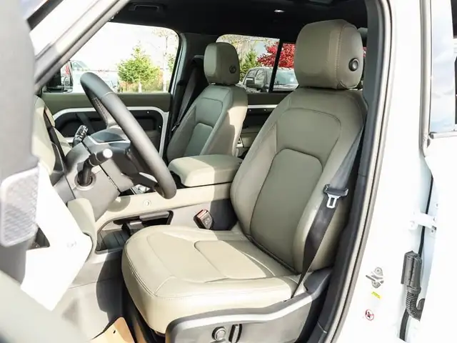 2024 Land Rover Defender 110 P300 S in Cars & Trucks in Oshawa / Durham Region - Image 18