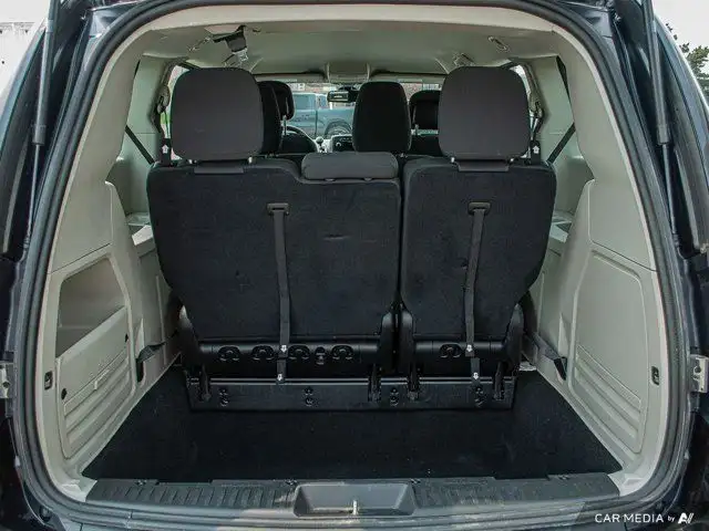 2019 Dodge Grand Caravan SE CVP Stow N Go Rear Camera in Cars & Trucks in St. Albert - Image 12