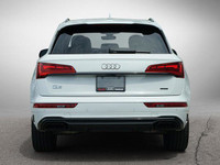 This Audi Q5 boasts a Intercooled Turbo Gas/Electric I-4 2.0 L/121 engine powering this Automatic tr... (image 5)