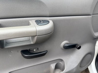 2007 Chevrolet Silverado 3500 Flat Deck 6.0L V8 Gas 220,280 KM 4X4 8FT 8" Bed Power Locks, Factory F... (image 9)