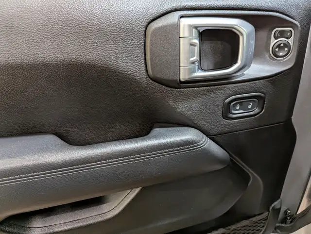 2021 Jeep Wrangler Unlimited Sahara in Cars & Trucks in Calgary - Image 31
