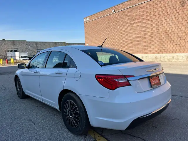2013 Chrysler 200 LX 4dr Sedan Automatic in Cars & Trucks in Mississauga / Peel Region - Image 18