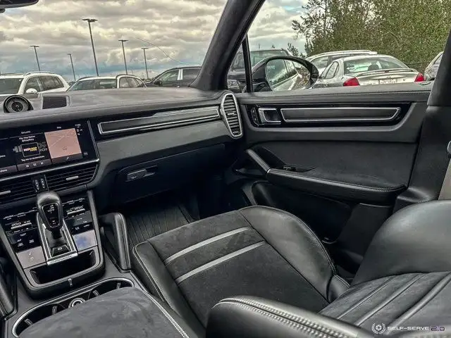 2023 Porsche Cayenne GTS | PREMUIM PKG | MATRIX HEADLIGHTS dans Autos et camions dans Comté de Strathcona - Image 13