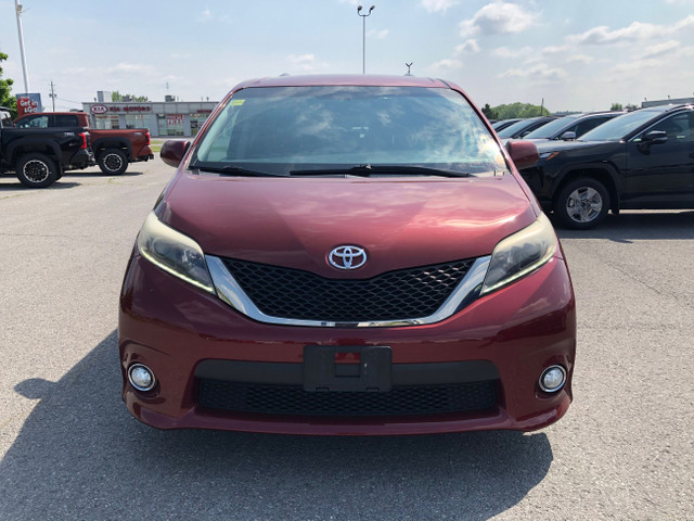 2017 Toyota Sienna SE ONE OWNER in Cars & Trucks in Belleville - Image 2