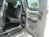 2011 SLE 2500 ¾ TON 4X4 / QUAD CAB SHORT BOX ,6.0L ( gas) engine automatic transmission,Power locks,... (image 7)