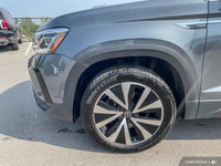 ==== 2022 Volkswagen Taos Highline | AWD | Ventilated Seats | CarPlay | Only 25k KM ==== Compact yet... (image 8)