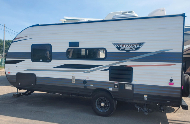 23-1646 R WILDWOOD 17pi 2023 in Travel Trailers & Campers in Laval / North Shore - Image 2