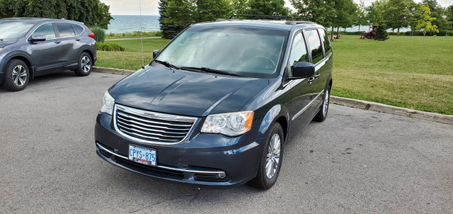 2014 Chrysler Town & Country Touring in Cars & Trucks in Oshawa / Durham Region - Image 2