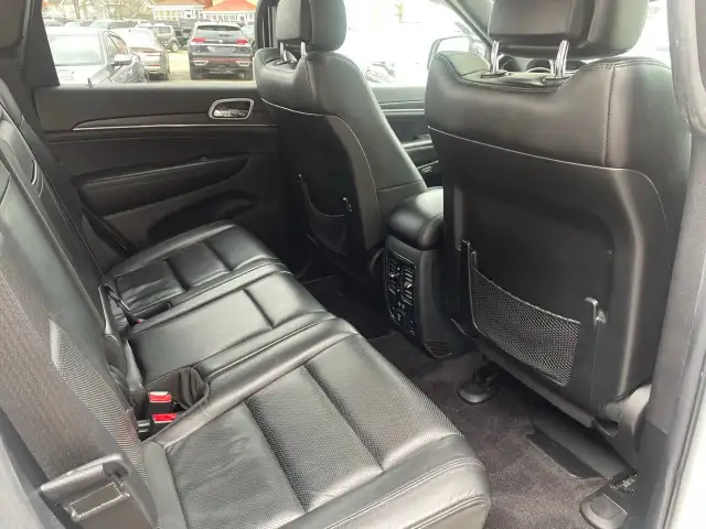 2018 Jeep Grand Cherokee in Cars & Trucks in Ottawa - Image 17