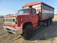 CHEVY C65 Cheyenne Tandem Axle Grain Semi Truck