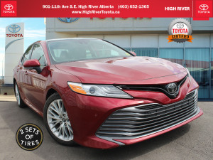 2020 Toyota Camry XLE V6 W/ 2 SETS OF TIRES