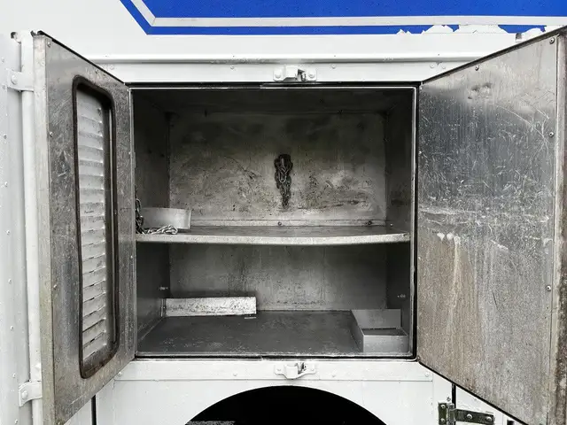 2005 Morgan Olson Workhorse 14 Foot Step Van with Shelving in Heavy Trucks in Delta/Surrey/Langley - Image 18