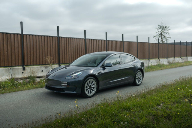 2022 Tesla Model 3 in Cars & Trucks in Delta/Surrey/Langley - Image 4