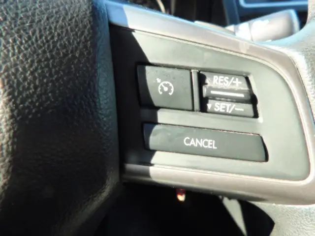 Subaru Impreza Premium 2016 in Cars & Trucks in City of Montréal - Image 31
