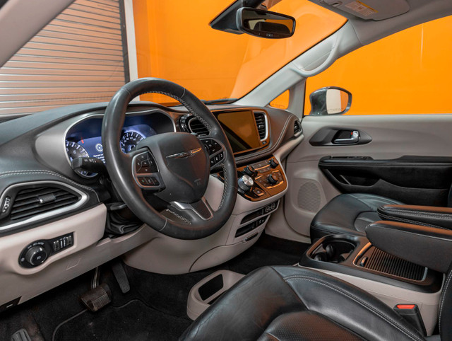 2022 Chrysler Pacifica TOURING-L STOW N GO *CUIR* SIÈGES / VOLAN in Cars & Trucks in Laurentides - Image 2
