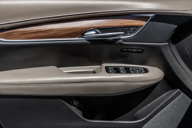 2017 Cadillac XT5 Platinum AWD*toit pano*mags*cuir AWD*Mags*insp in Cars & Trucks in City of Montréal - Image 14