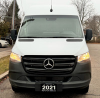 Sprinter Cargo Van 3500XD High Roof V6 170 DIESEL 3.0L - Carfax Verified - No Accidents - Low KM's O... (image 7)