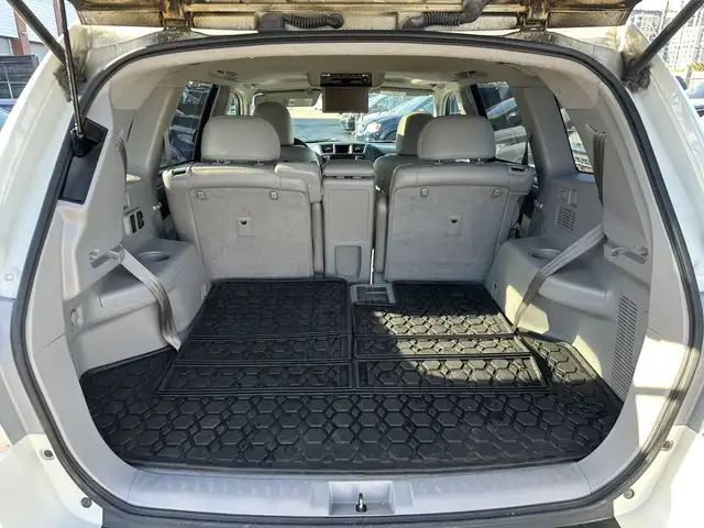 2012 Toyota Highlander Limited in Cars & Trucks in Mississauga / Peel Region - Image 22
