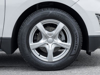 FUEL EFFICIENT DIESEL! Discover your everyday escape. The 2018 Chevrolet Equinox LT is the smart and... (image 3)