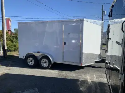 VEND: Remorque Cargo fermer 1 simple essieu ou 2 double essieux tandem fermée ferme pied enclosed tr...