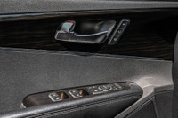 Engine: Moteur V6 3.3L L/100Km City: 12.5 L/100Km Hwy: 9.7 (image 9)