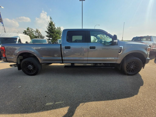 2022 Ford F-350 SUPER DUTY XLT | BLACK APPEARANCE PACKAGE | 8 FO in Cars & Trucks in Strathcona County - Image 4