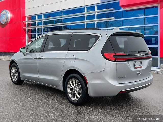 2022 Chrysler Pacifica TOURING L | NO ACCIDENTS | POWER DOORS in Cars & Trucks in Guelph - Image 4