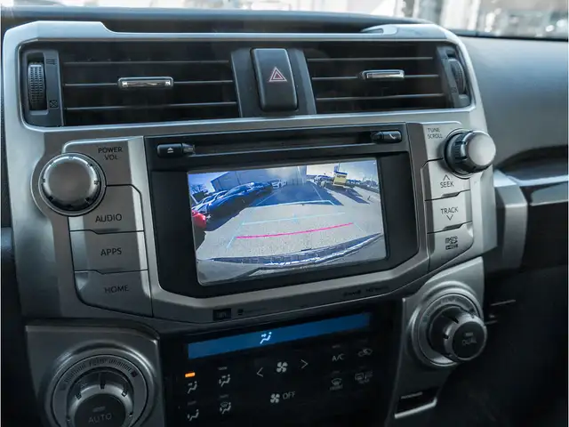 2016 Toyota 4Runner SR5 -Leather Interior | Sunroof | Ventilated in Cars & Trucks in Markham / York Region - Image 16