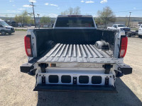 Sierra 3500HD 4WD Crew Cab 172" SLE, 18" Aluminum Wheels, 6.6L V8 Turbo Diesel Engine, 10-Speed Auto... (image 4)