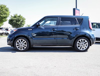 The 2018 Kia Soul EX in blue with front-wheel drive offers a responsive handling experience thanks t... (image 4)