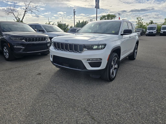 2023 Jeep Grand Cherokee 4xe 4XE 2.0L TURBO PHEV | HTD/CLD LEATH in Cars & Trucks in Calgary - Image 3