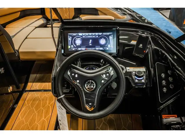 2025 Yamaha 255XD in Powerboats & Motorboats in Québec City - Image 7